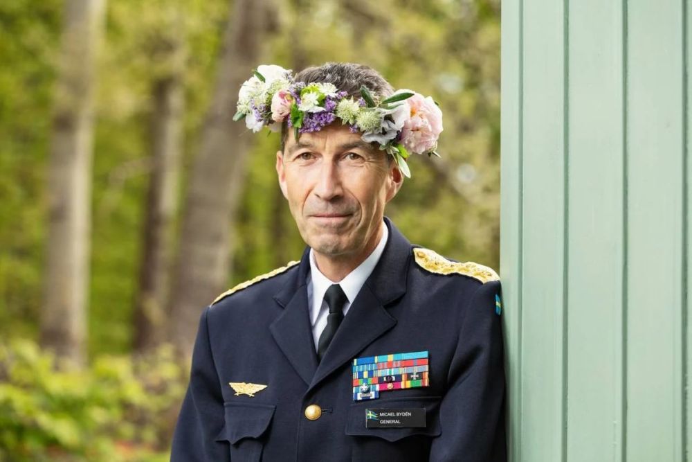 Михаил Онуфриенко: Главком Вооруженных сил Швеции Микаэль Бюден призывает сограждан сплотиться и ломануться!