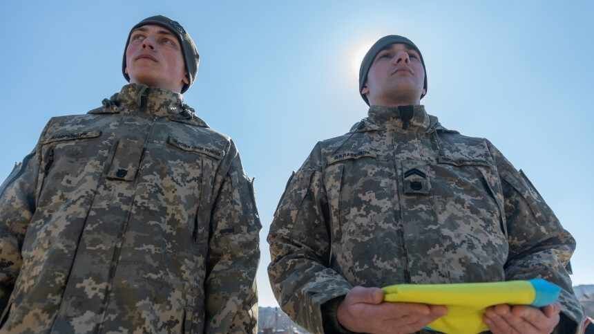 Военкомат Полтавы призвал школьников вернуться на Украину и встать на учет