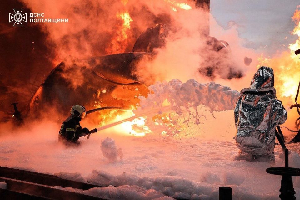 Последствия удара по объекту нефтегазовой инфраструктуры в Кременчуге Полтавской области