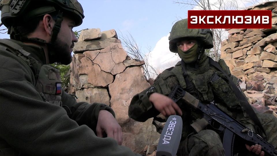 Бойцы ГрВ «Восток» построили мост из досок при форсировании Янчура