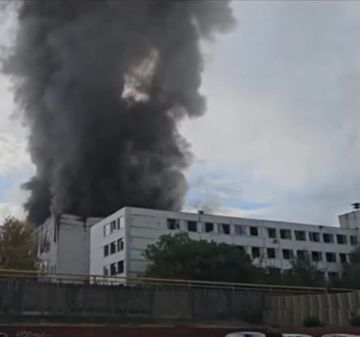 Ночью и ранним утром баллистическими ракетами "Искандеров" были атакованы цели в Днепропетровске, Запорожье (на видео), и Ромнах