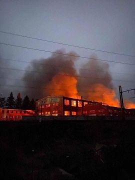  : ,, ,   () @voenacher