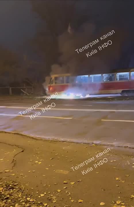 В Киеве трамвай загорелся из-за скачка напряжения