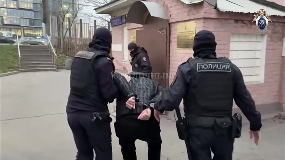 СК сообщил, что задержанному фигуранту дела об осквернении памятника ветеранам МЧС предъявили обвинения