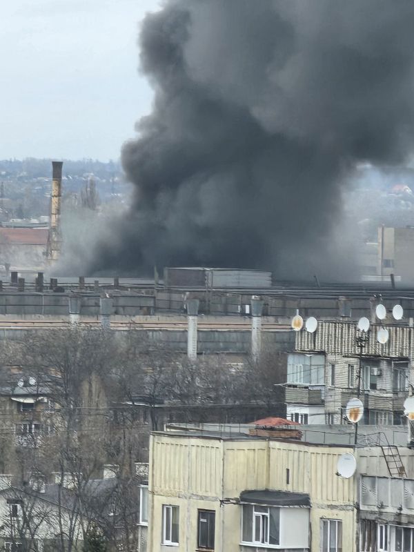 Кременчуг. Последствия ударов «Геранями» по одному из цехов местного автомобильного завода