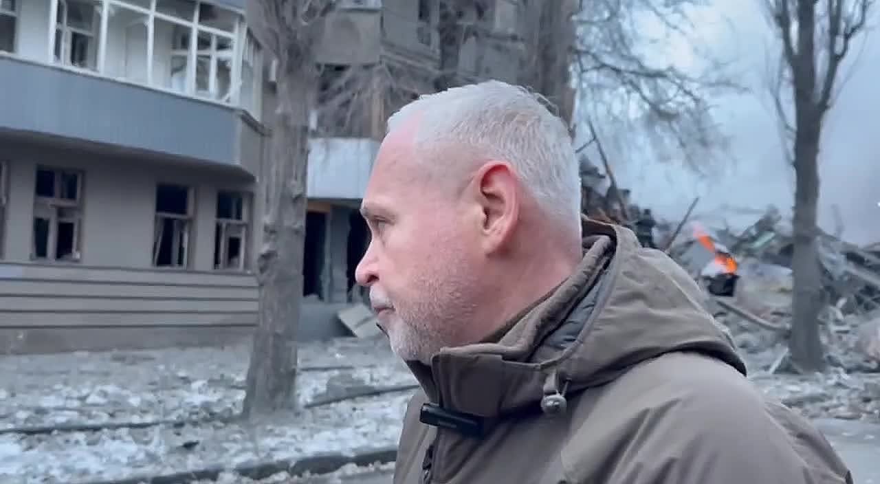 Торговый центр, если что, не работал