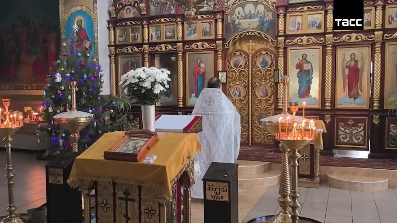 Церемония прощания с Ириной Дягилевой, которая погибла из-за атаки ВСУ во время новогоднего праздника в Хорлах, прошла в Крыму, передает корреспондент ТАСС