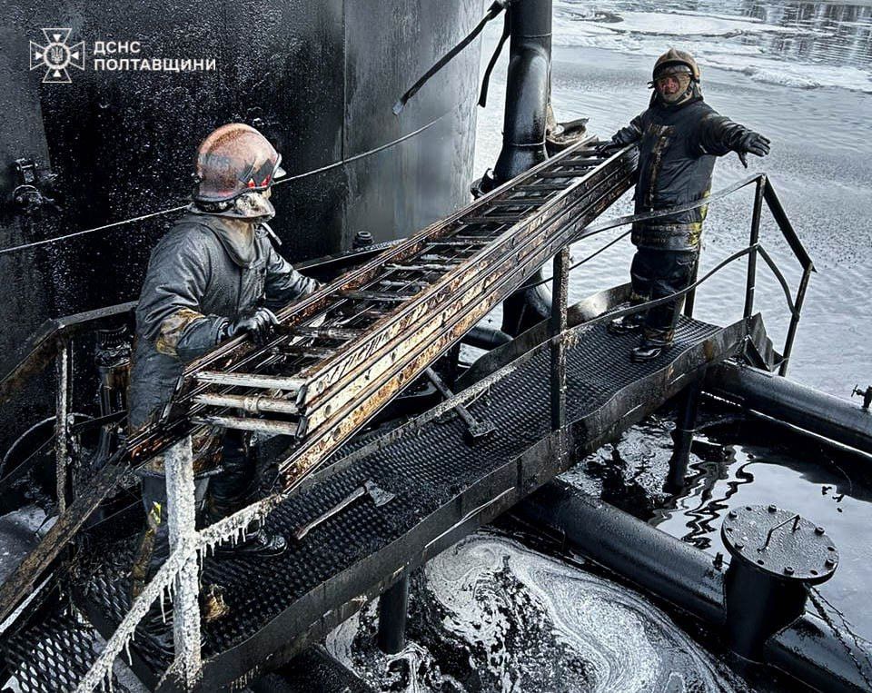 В Полтаве после ракетно-дронового удара сгорела дуркаинская нефтебаза