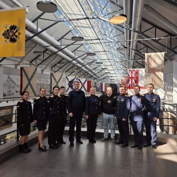 Курсанты Санкт-Петербургской академии СК России почтили память героев петровской эпохи и Великой Отечественной войны