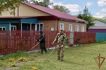 В Омской области сотрудники вневедомственной охраны Росгвардии оказали помощь семье погибшего военнослужащего