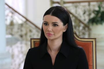 Диана Панченко: Энергия.. 5 лет назад нам рассказывали, что мир погибнет от коровьих газов. Нужно кушать жучков и сою. Что фермер в Полтавской области виноват в наводнениях в Германии. Грету возили по саммитам объяснять, что...